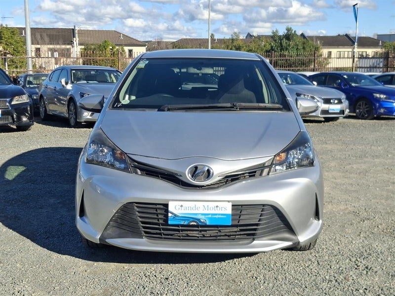 2015 Toyota Vitz F.LOW KM.Rear camera.SRS Airbags., photo 2