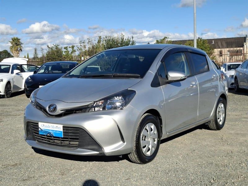 2015 Toyota Vitz F.LOW KM.Rear camera.SRS Airbags., photo 3