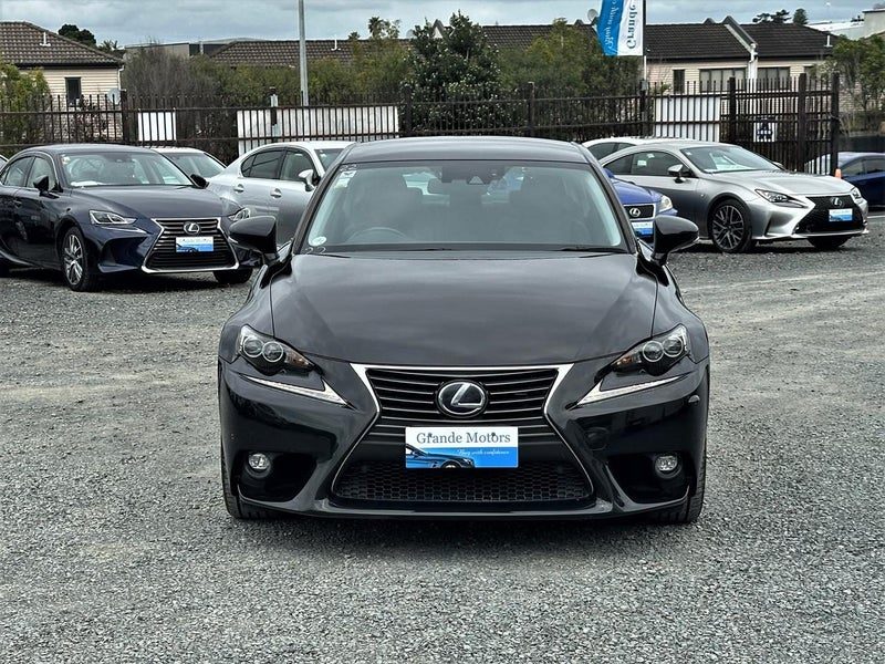 2016 Lexus IS 300h, photo 2