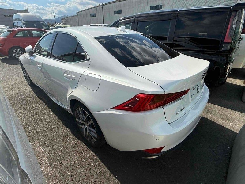2017 Lexus IS 300h, photo 2