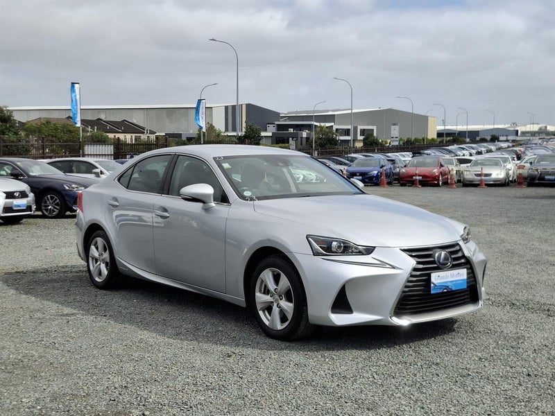 2017 Lexus IS 300h Hybrid, main photo