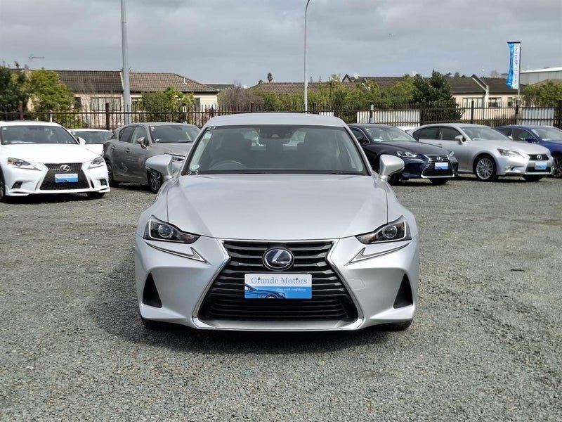 2017 Lexus IS 300h Hybrid, photo 2