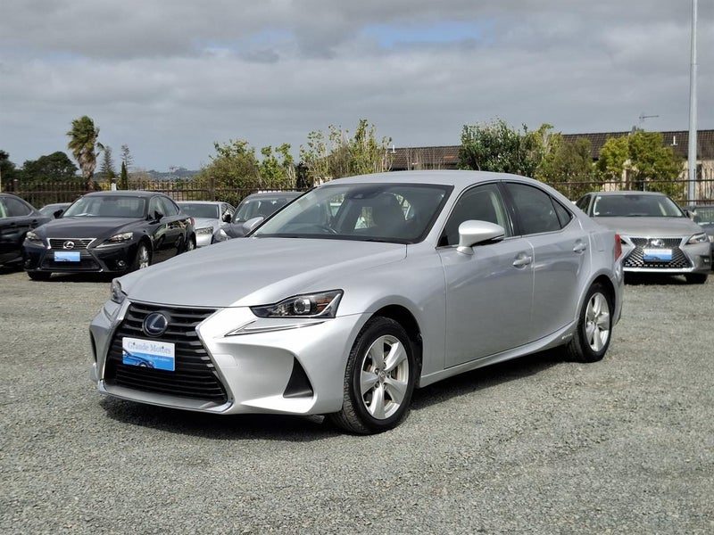 2017 Lexus IS 300h Hybrid, photo 3