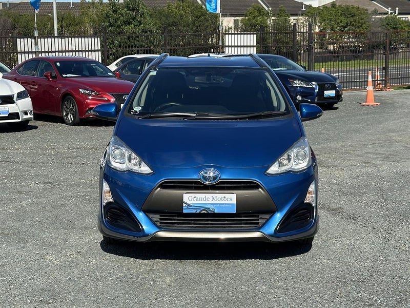 2015 Toyota Aqua, photo 2