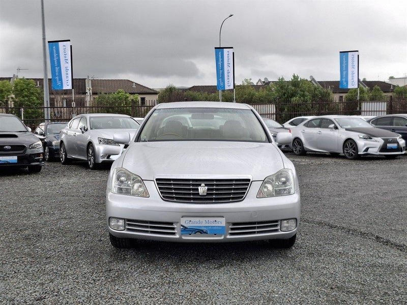 2005 Toyota Crown Royal Saloon, photo 2