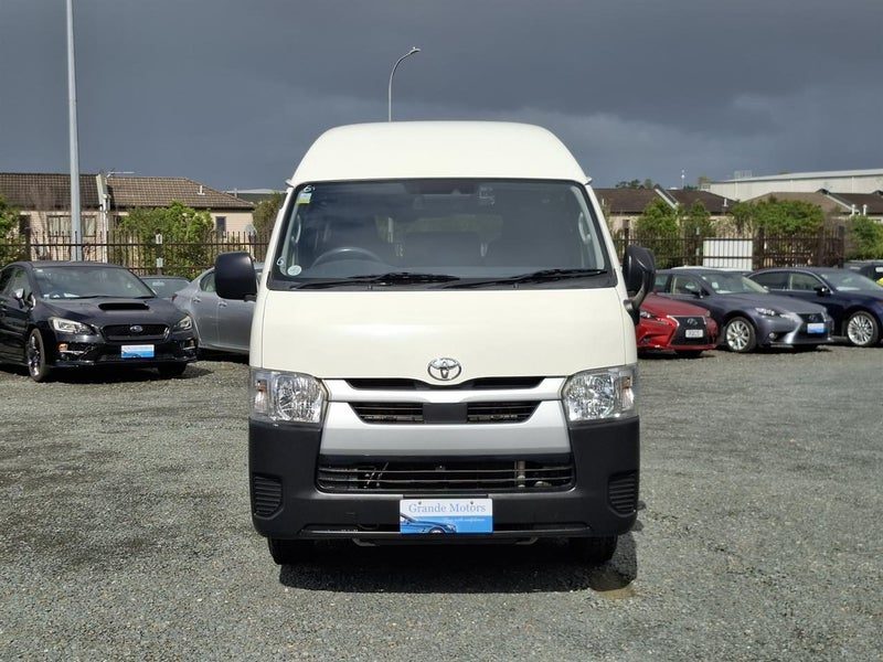 2020 Toyota Hiace Regius, photo 2