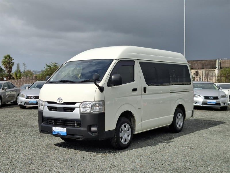 2020 Toyota Hiace Regius, photo 3