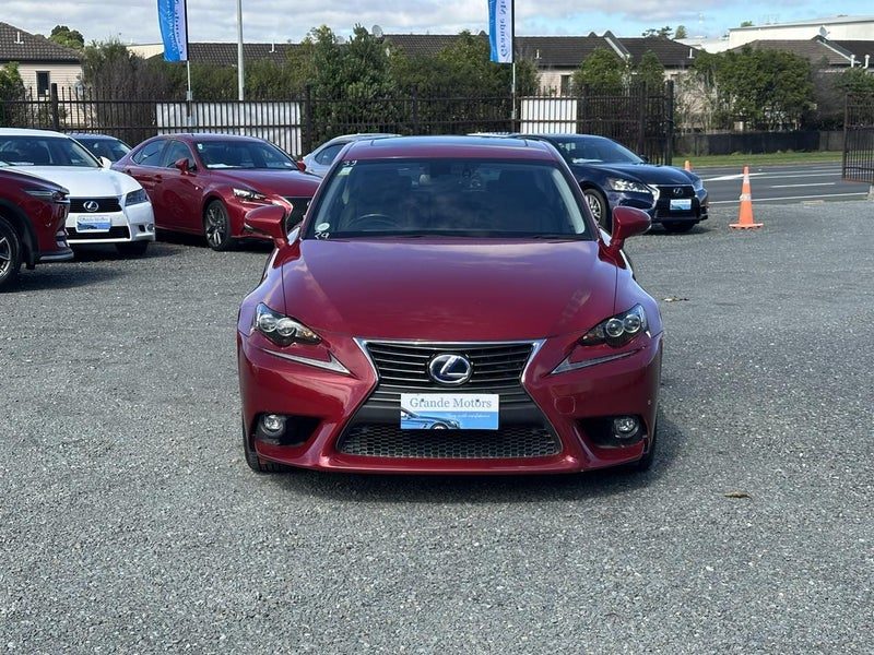 2015 Lexus IS 300h Hybrid, photo 2