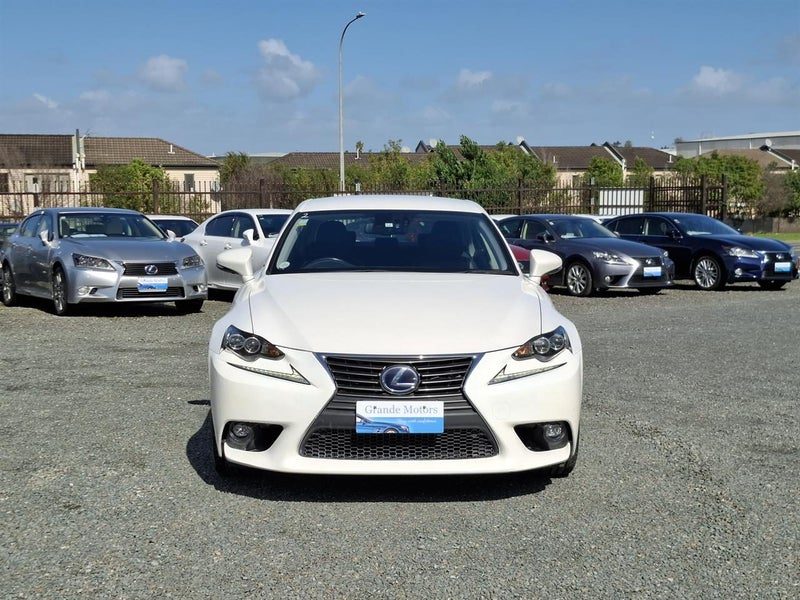 2015 Lexus IS 300h Hybrid, photo 2