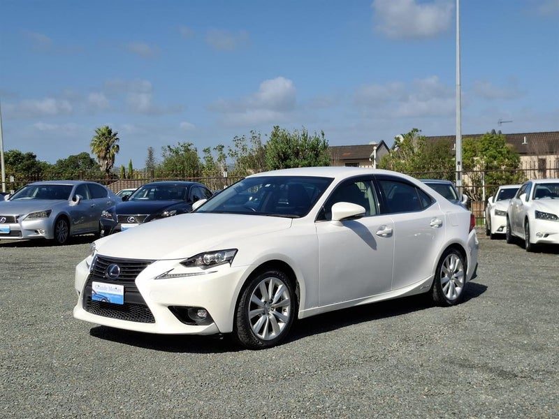 2015 Lexus IS 300h Hybrid, photo 3