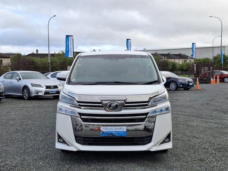2019 Toyota Vellfire 8 Seater, photo 2