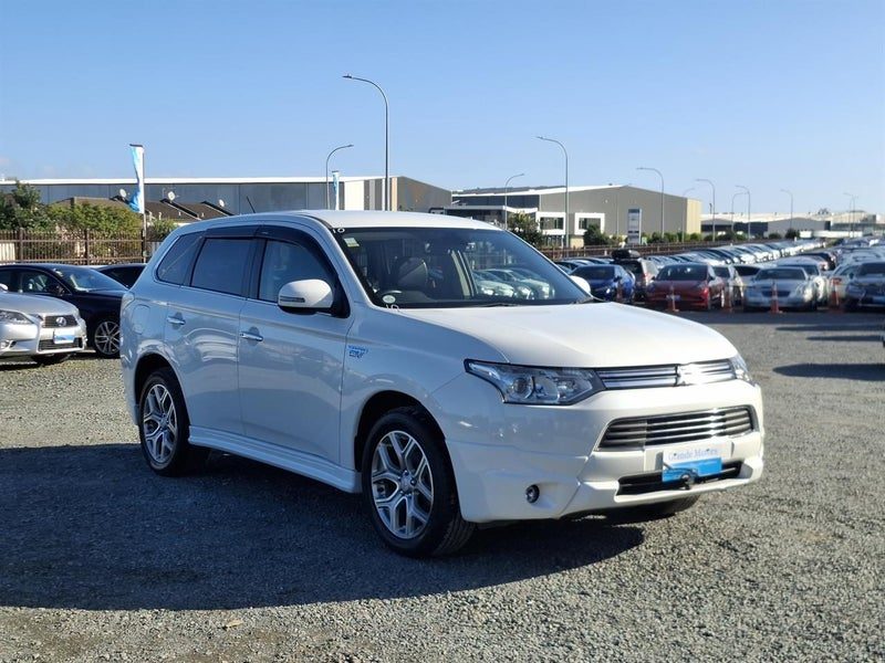 2013 Mitsubishi Outlander G 5 Seater, main photo