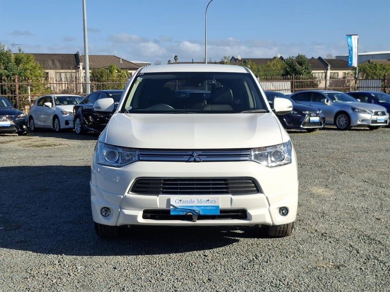 2013 Mitsubishi Outlander G 5 Seater, photo 2