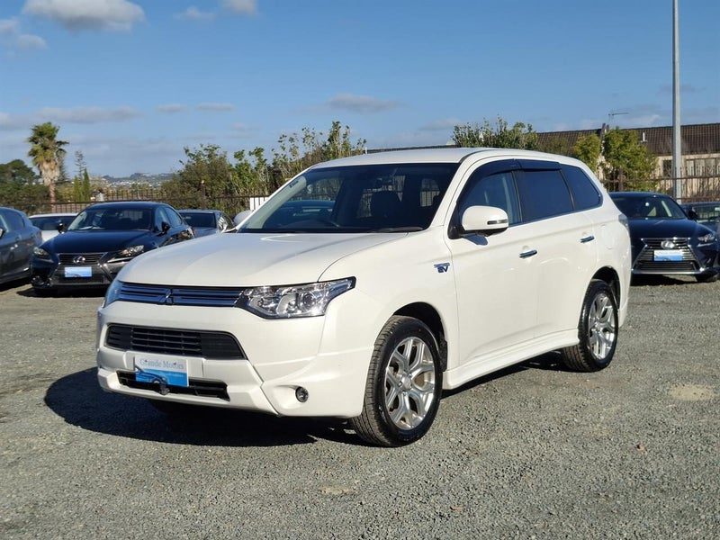 2013 Mitsubishi Outlander G 5 Seater, photo 3