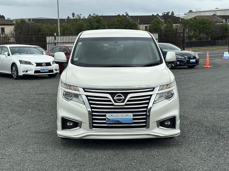 2014 Nissan Elgrand Highway Star, photo 2