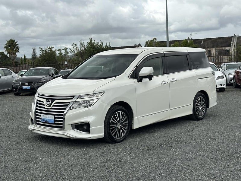 2014 Nissan Elgrand Highway Star, photo 3