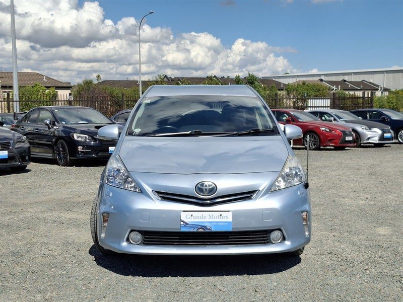 2013 Toyota Prius Alpha, photo 2