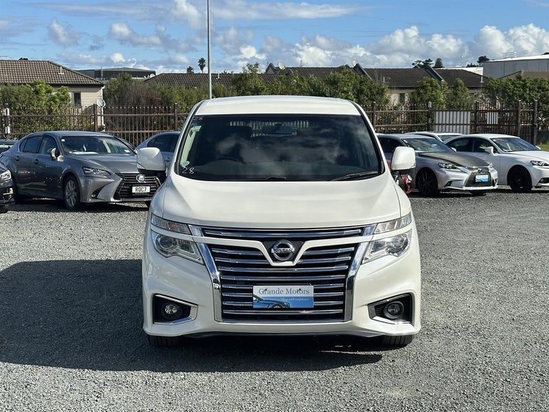 2016 Nissan Elgrand Highway Star, photo 2