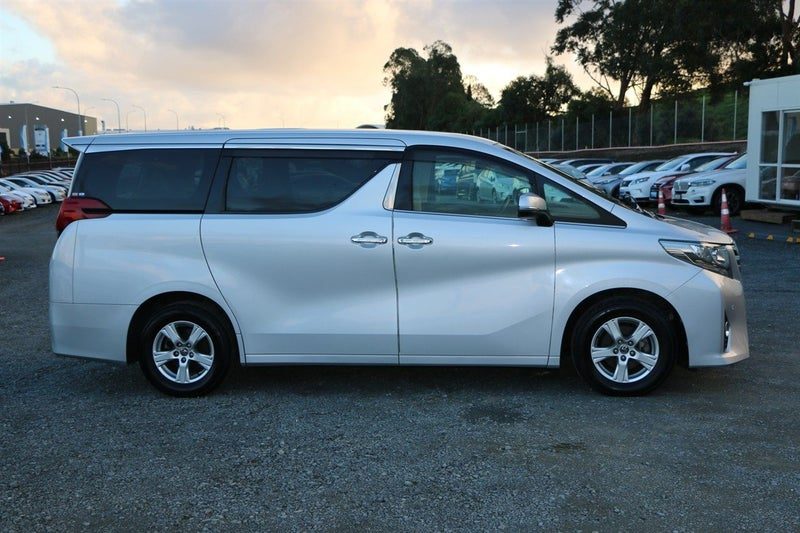 2015 Toyota Alphard 8 Seater, photo 2