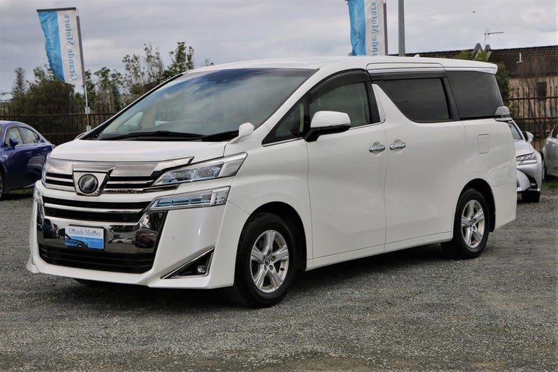2019 Toyota Vellfire 8 Seater, photo 3