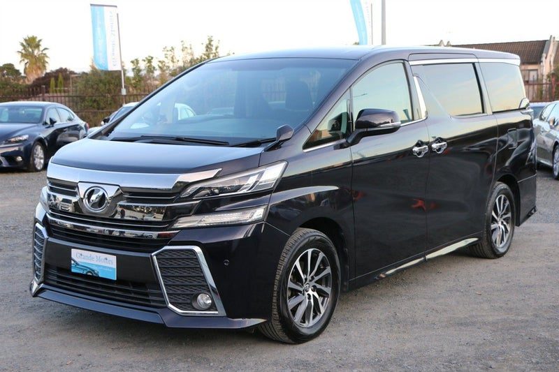 2016 Toyota Vellfire 8 Seater, photo 3