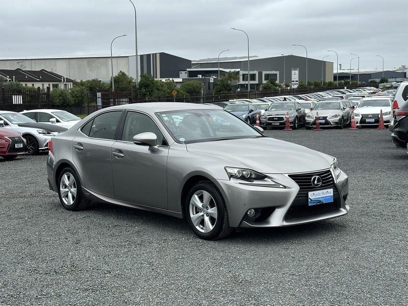 2014 Lexus IS 300h Hybrid