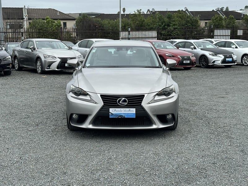 2014 Lexus IS 300h Hybrid, photo 2