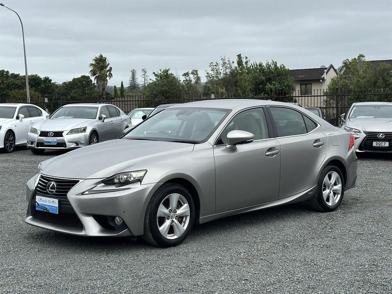2014 Lexus IS 300h Hybrid, photo 3