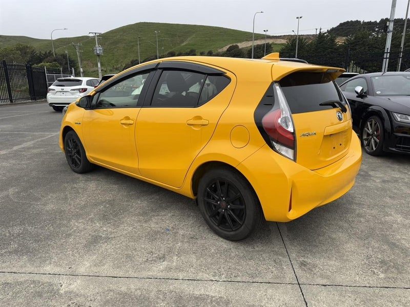 2017 Toyota Aqua G, photo 2