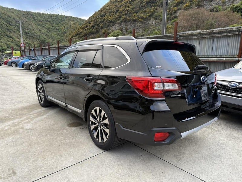 2016 Subaru Outback Limited AWD, photo 2