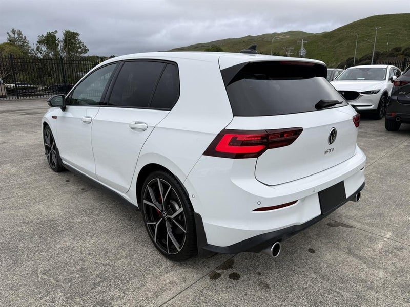 2022 Volkswagen Golf GTI DCC Leather, photo 2