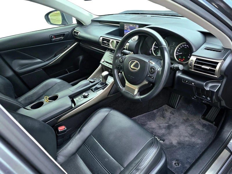 2014 Lexus IS 250 Top Specs / Black Alloys, photo 3