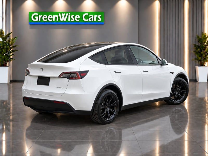 2023 Tesla Model Y Long Range AWD, photo 2