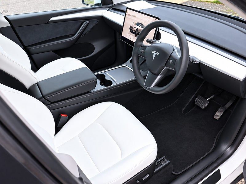 2023 Tesla Model Y Long Range AWD, photo 3