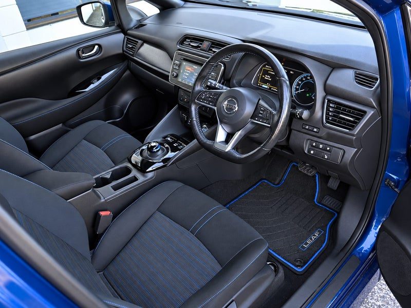 2018 Nissan Leaf X, photo 2