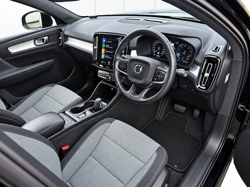 2021 Volvo XC40 Momentum, photo 3