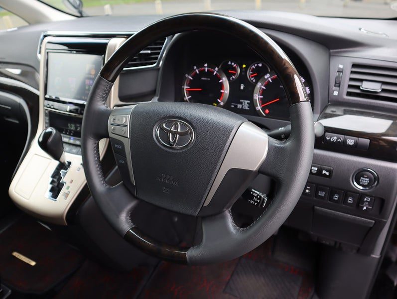 2014 Toyota Vellfire Z, photo 2