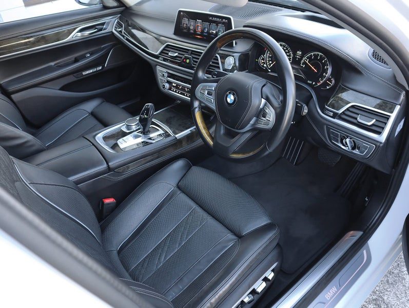 2016 BMW 740i, photo 2