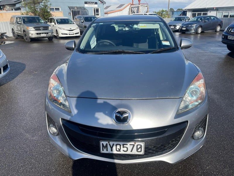 2011 Mazda Axela, photo 2