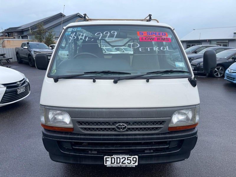 2004 Toyota Hiace, photo 2