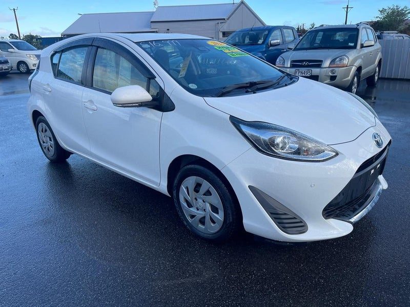2021 Toyota Aqua HYBRID, photo 3