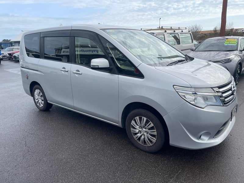 2015 Nissan Serena, photo 3