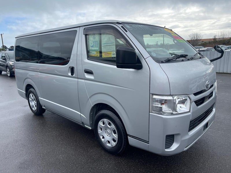 2020 Toyota Hiace 2.8D, photo 3