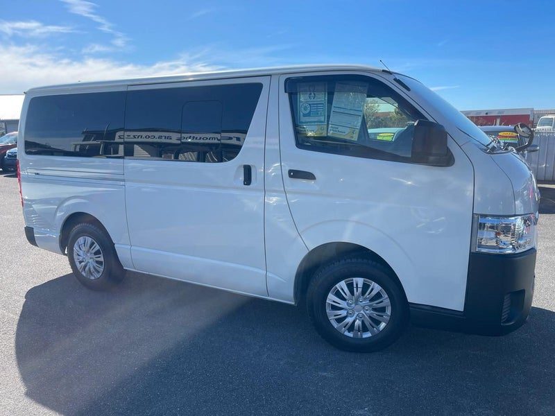 2021 Toyota Hiace, photo 3