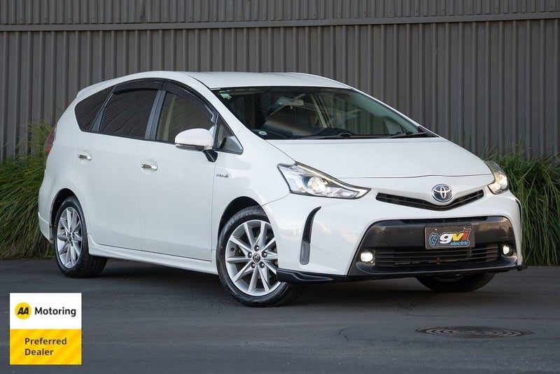 2015 Toyota Prius Alpha, main photo