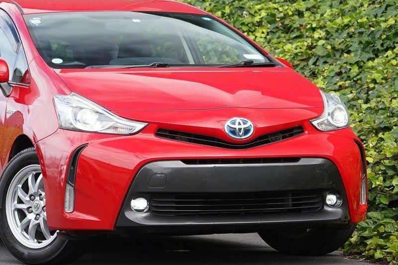 2014 Toyota Prius Alpha, photo 2