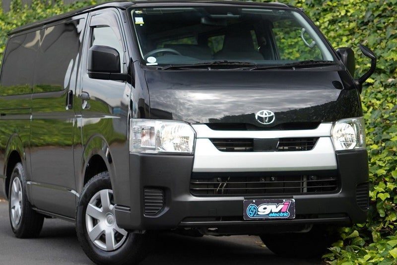 2020 Toyota Hiace GL, photo 2