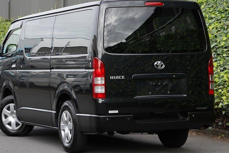 2020 Toyota Hiace GL, photo 3