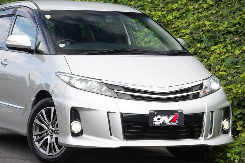2015 Toyota Estima Aeras, photo 2