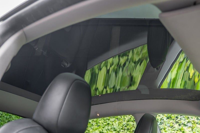2023 Tesla Model Y Rear Wheel Drive, photo 2